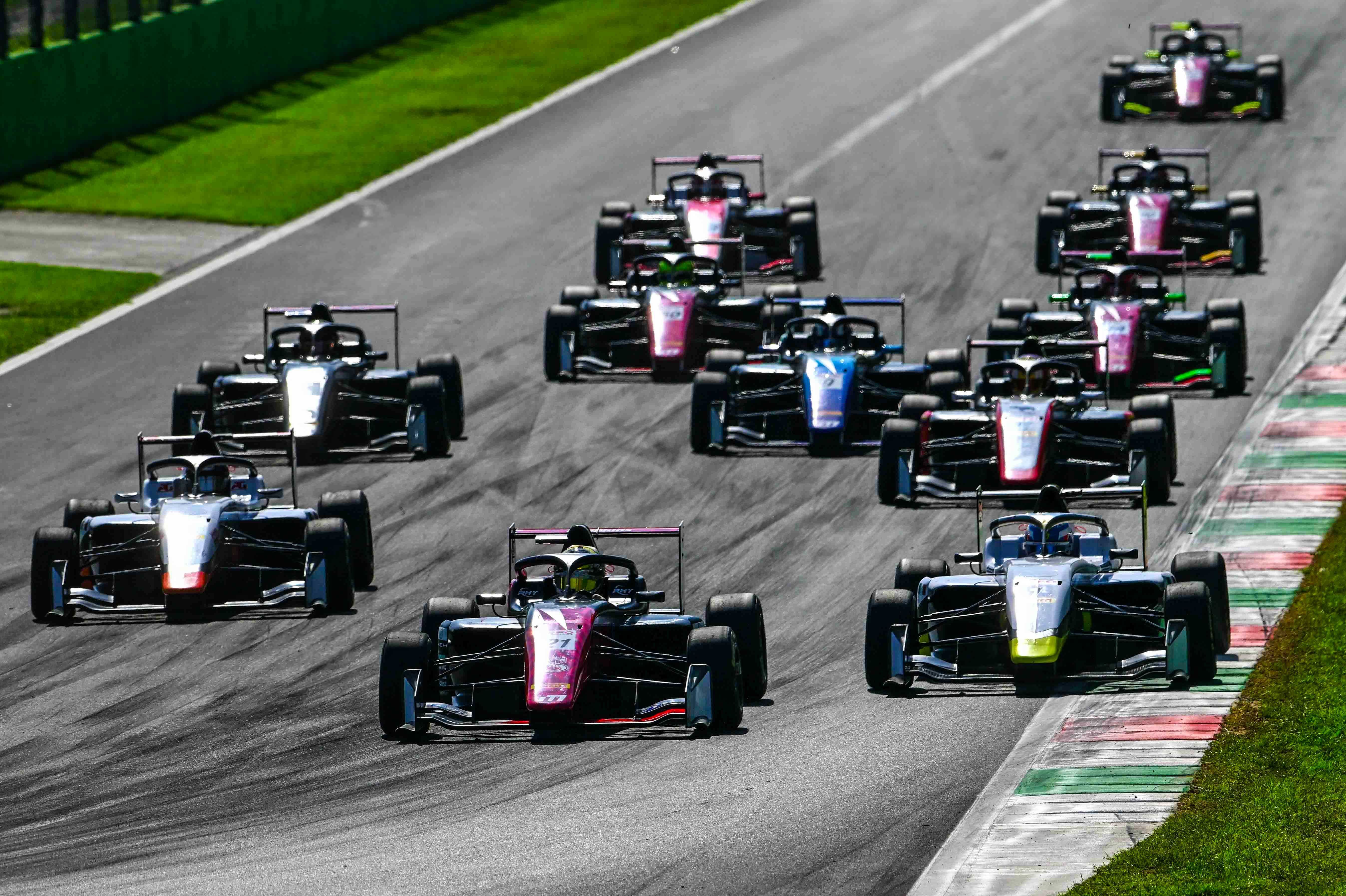 De la Torre-Carrasquedo, a Mexican duel for vice-champion honours to close the season at Barcelona